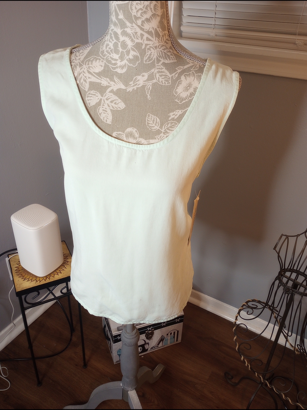 Women's Sleeveless Scoop Neck Tank Top - Mint Green
